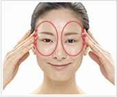 目のまわりをほぐす